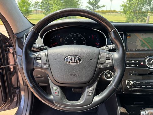 Used 2014 Kia Cadenza Limited FWD image 16