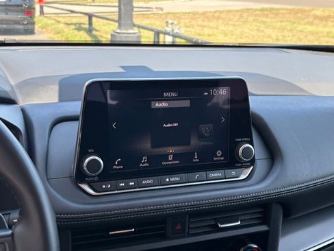 Used 2025 Nissan Rogue SV FWD image 20