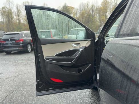 Used 2017 Hyundai Santa Fe SE AWD/4WD image 9