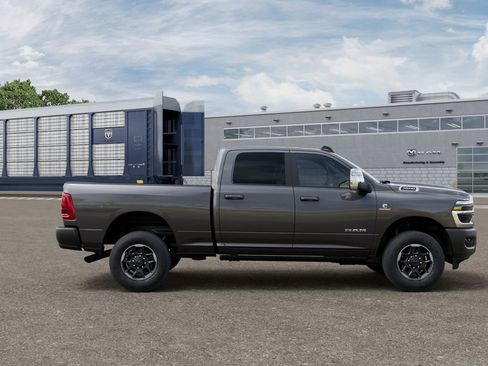 New 2025 RAM 3500 Laramie AWD/4WD image 22