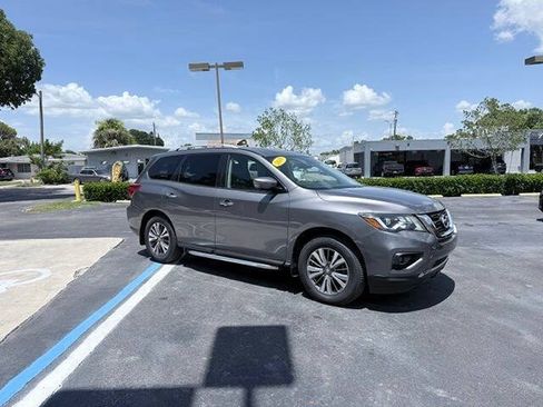 Used 2019 Nissan Pathfinder SL w/ Cargo Package AWD/4WD image 2