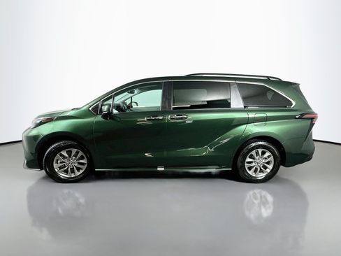 Certified 2024 Toyota Sienna XLE FWD image 4