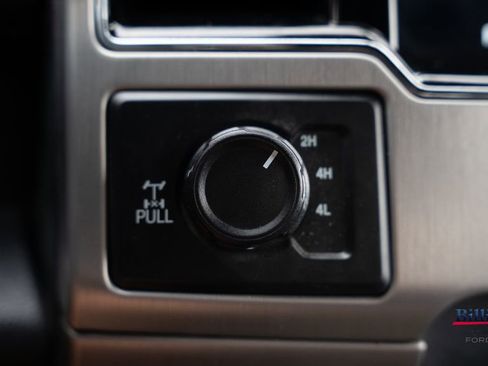 Certified 2022 Ford F250 Platinum w/ FX4 Off-Road Package AWD/4WD image 15