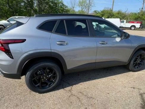 New 2026 Chevrolet Trax LT w/ Driver Confidence Package FWD image 2