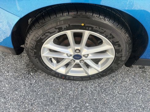 Used 2016 Ford Focus SE w/ SE Cold Weather Package FWD image 11