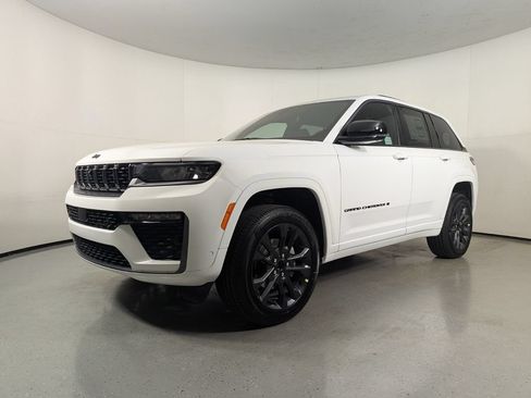 New 2026 Jeep Grand Cherokee Limited AWD/4WD image 3