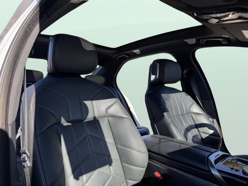 Used 2023 BMW 740i image 38