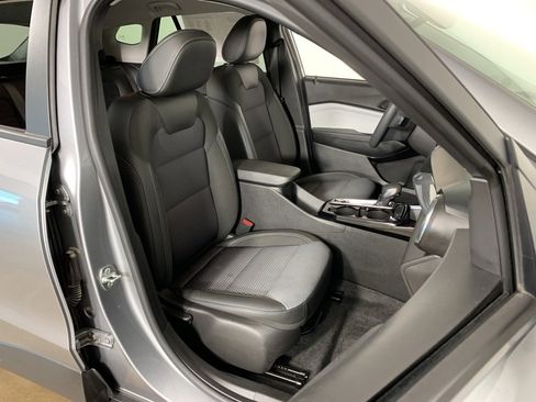 Used 2025 Chevrolet Trax LT image 35