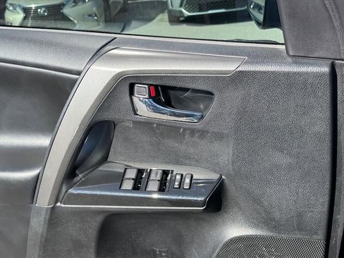 Used 2016 Toyota RAV4 SE w/ Advanced Technology Package image 16