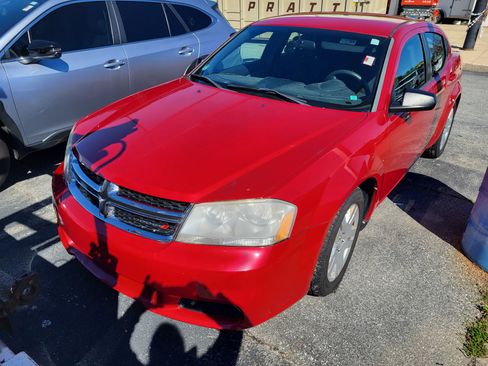 Used 2013 Dodge Avenger SE image 2