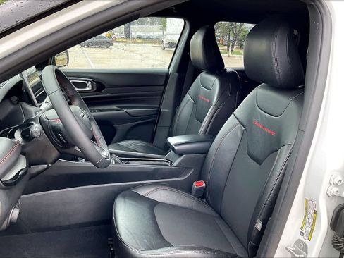 Used 2025 Jeep Compass Trailhawk AWD/4WD image 10