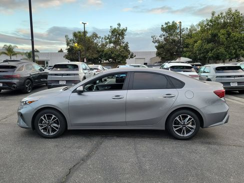 Used 2023 Kia Forte LXS image 3