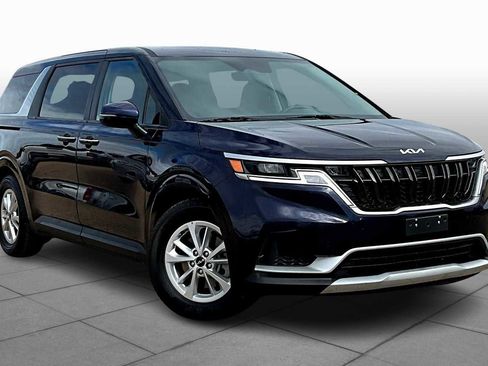 Used 2024 Kia Carnival LX FWD image 3