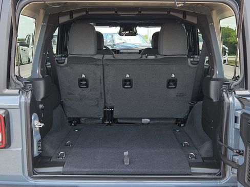 Used 2026 Jeep Wrangler Unlimited Sport AWD/4WD image 6