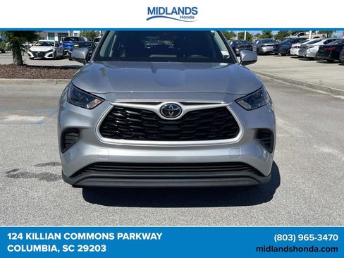 Used 2023 Toyota Highlander L FWD image 2