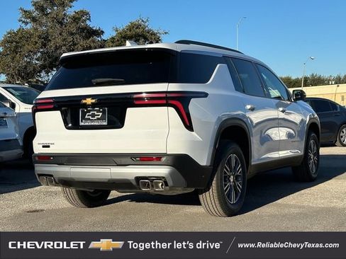 New 2026 Chevrolet Traverse LT FWD image 4