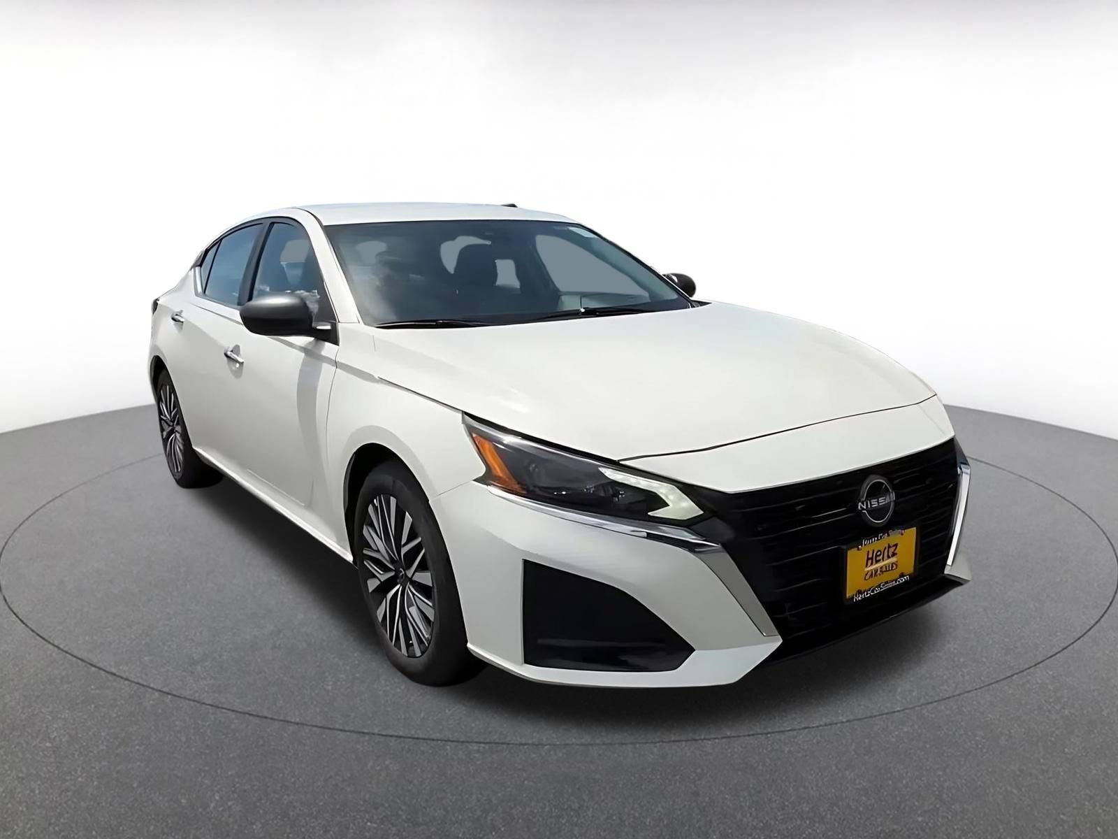 Used 2025 Nissan Altima 2.5 SV FWD image 3