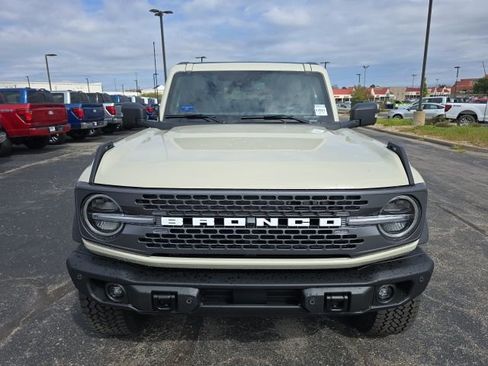 New 2025 Ford Bronco Badlands image 8