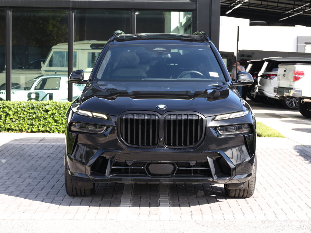 Used 2024 BMW X7 xDrive40i w/ M Sport Package AWD/4WD image 3
