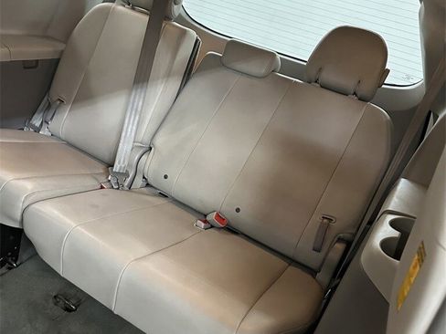 Used 2014 Toyota Sienna XLE image 27