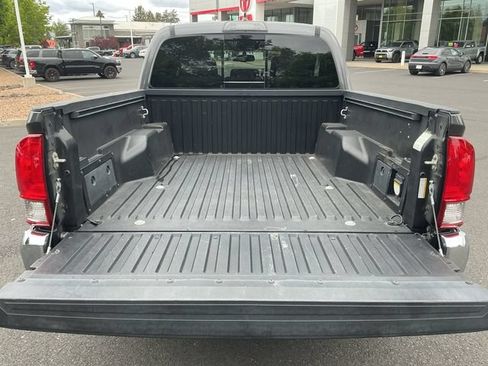 Used 2017 Toyota Tacoma TRD Off-Road w/ Tow Package AWD/4WD image 29