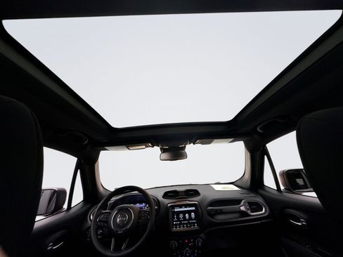 Used 2021 Jeep Renegade Latitude w/ Sun & Sound Group image 18