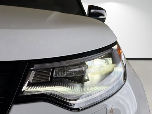 Used 2023 Land Rover Discovery HSE R-Dynamic image 9