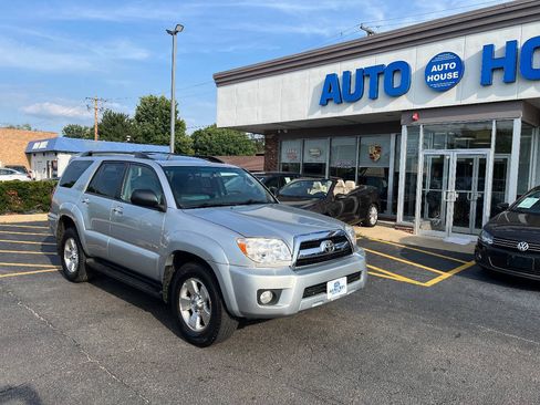 Used 2008 Toyota 4Runner SR5 AWD/4WD image 3