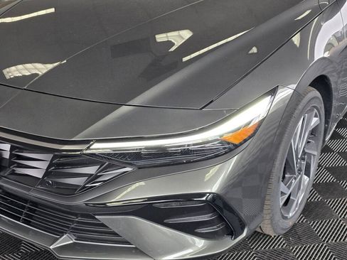 New 2026 Hyundai Elantra Limited FWD image 9