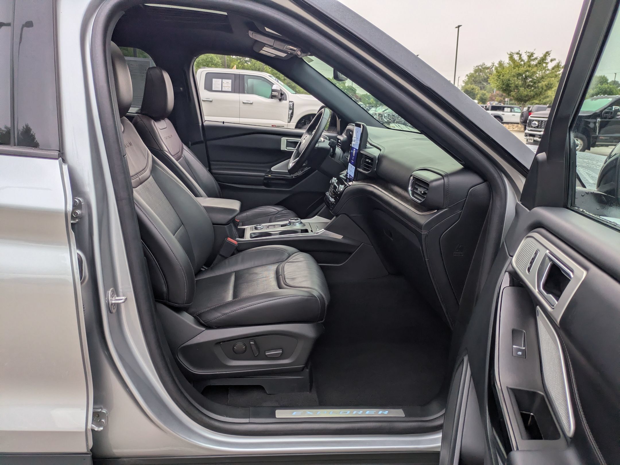 Certified 2023 Ford Explorer Platinum w/ Technology Package AWD/4WD image 41