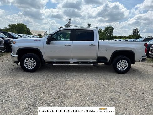 Used 2021 Chevrolet Silverado 2500 LT w/ Convenience Package AWD/4WD image 2