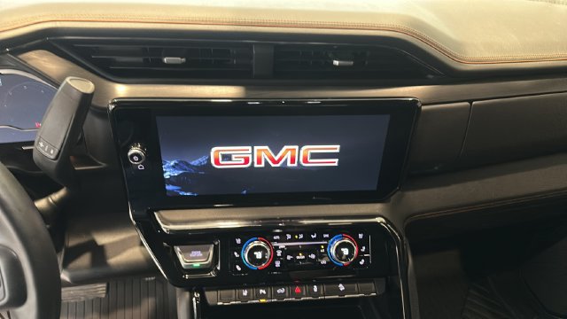 Used 2024 GMC Sierra 2500 AT4 AWD/4WD image 11