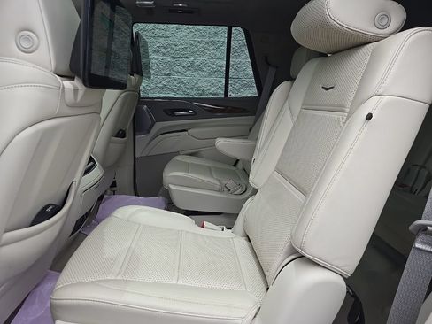 Certified 2024 Cadillac Escalade Sport Platinum w/ LPO, Floor Liner Package AWD/4WD image 14