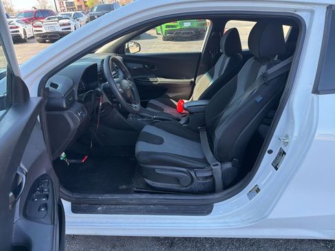Used 2019 Hyundai Veloster 2.0 image 6