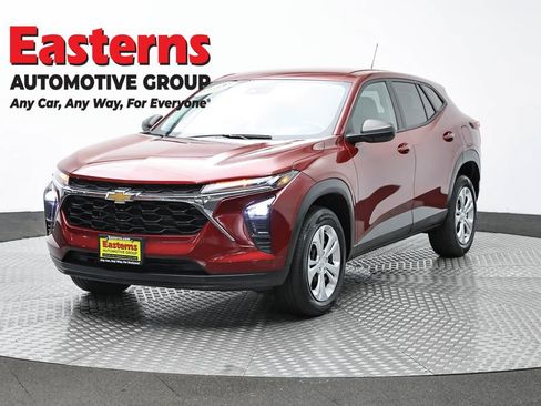Used 2024 Chevrolet Trax LS FWD image 1
