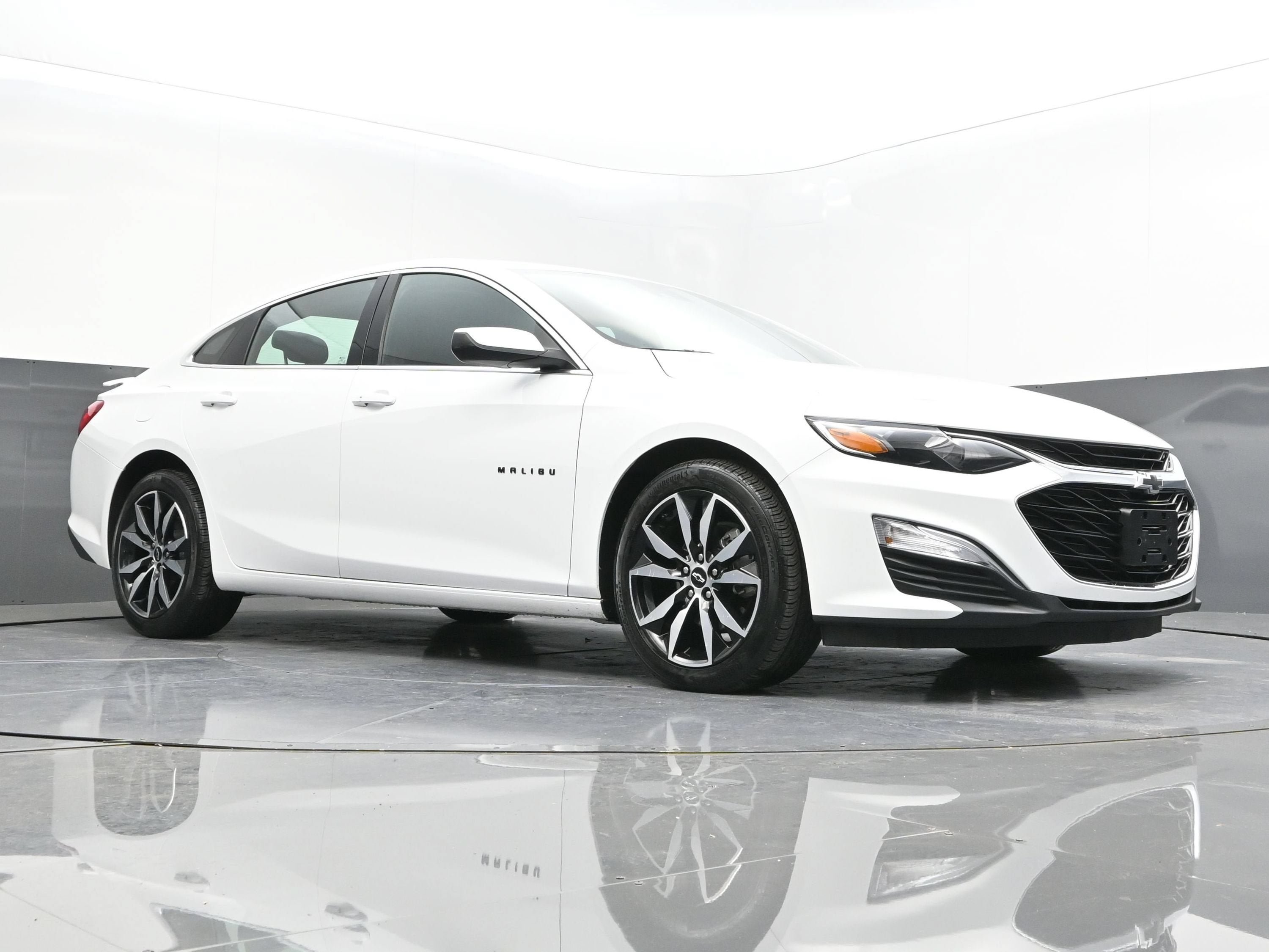 Certified 2024 Chevrolet Malibu RS FWD image 35