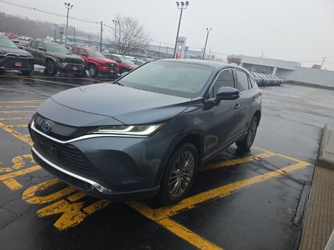 Used 2024 Toyota Venza Limited image 8