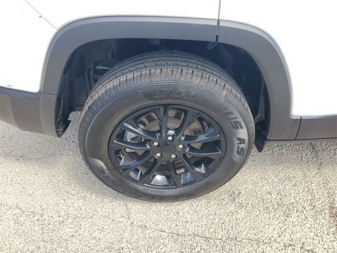 Used 2023 Jeep Cherokee Altitude Lux image 7