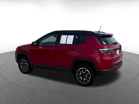 Used 2025 Jeep Compass Trailhawk AWD/4WD image 9