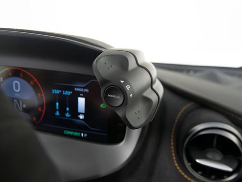 Used 2024 McLaren 750S Spider RWD image 18