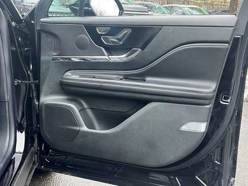 Used 2025 Lincoln Corsair AWD image 8