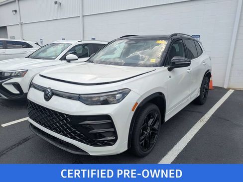 Used 2026 Volkswagen Tiguan SE R-Line AWD/4WD image 3