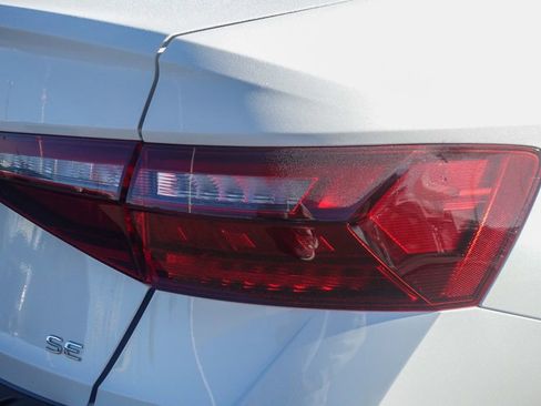 Certified 2025 Volkswagen Jetta SE w/ Sunroof Package image 6