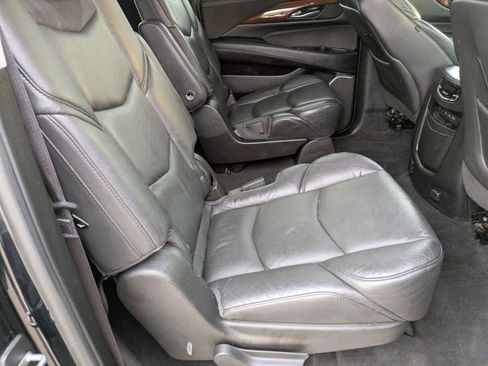 Used 2017 Cadillac Escalade ESV Luxury AWD/4WD image 32