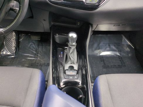 Used 2021 Toyota C-HR XLE FWD image 19