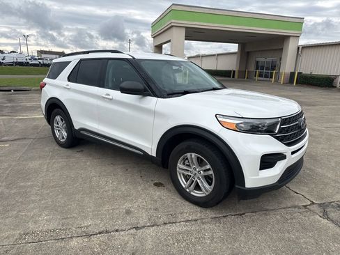 Used 2024 Ford Explorer XLT image 14