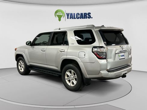 Used 2016 Toyota 4Runner SR5 AWD/4WD image 3