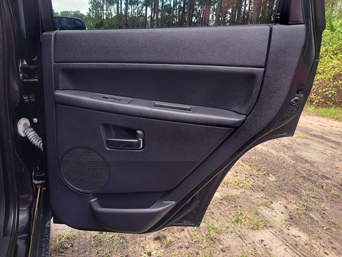 Used 2010 Jeep Grand Cherokee Laredo image 28