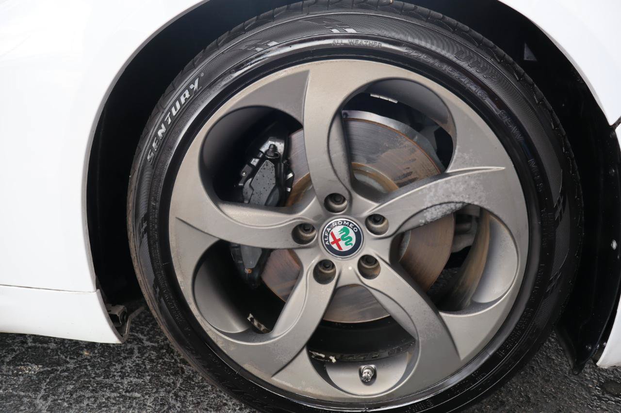 Used 2018 Alfa Romeo Giulia RWD image 28