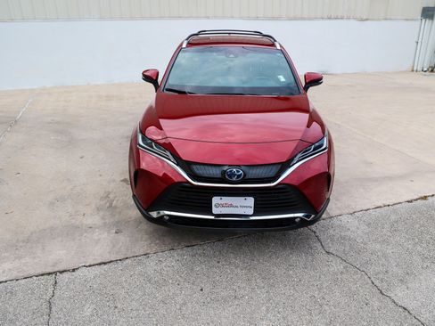 Certified 2024 Toyota Venza XLE image 4